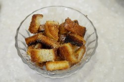 Салат из пекинской капусты с курицей и сухариками