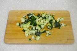 Салат из пекинской капусты с курицей и сухариками