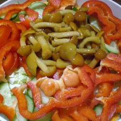 название картинки Салат из пекинской капусты с маринованным опятами