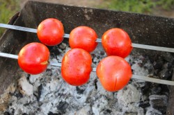 Салат из  помидоров запечённых на мангале