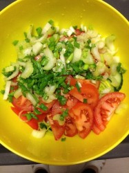 Салат из ранних тепличных овощей - шаг 6