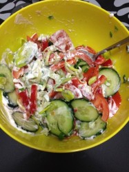 Салат из ранних тепличных овощей - шаг 8