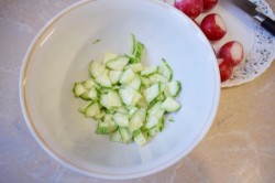 название картинки Салат из редиски с огурцом