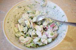 название картинки Салат из редиски с огурцом