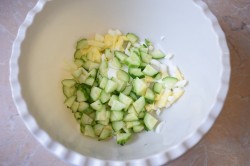 название картинки Салат из редиски с яйцом огурцом и зеленым луком