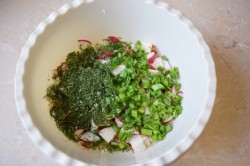 название картинки Салат из редиски с яйцом огурцом и зеленым луком