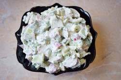 название картинки Салат из редиски с яйцом огурцом и зеленым луком