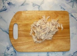 название картинки Салат из рисовой лапши с овощами и курицей