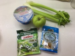 Салат из сельдерея и яблока - шаг 1