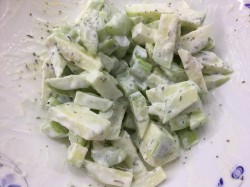 Салат из сельдерея и яблока - шаг 3