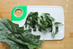 название картинки Салат из щавеля свежего со шпинатом и яйцом