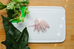 название картинки Салат из щавеля свежего со шпинатом и яйцом