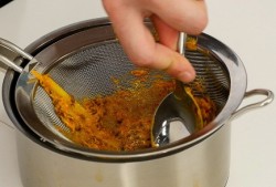 Салат из шпината с рыбой и облепиховым соусом - шаг 3 Салат из шпината с рыбой и облепиховым соусом - шаг 3