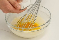 Салат из шпината с рыбой и облепиховым соусом - шаг 4 Салат из шпината с рыбой и облепиховым соусом - шаг 4