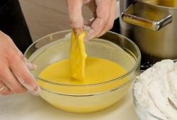 Салат из шпината с рыбой и облепиховым соусом - шаг 5 Салат из шпината с рыбой и облепиховым соусом - шаг 5