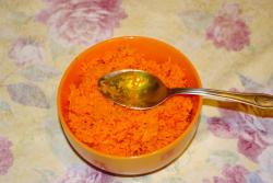 Салат из сырой моркови с грецкими орехами