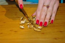 Салат из сырой моркови с грецкими орехами