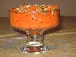 Салат из сырой моркови с грецкими орехами