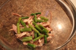 название картинки Салат из спаржи и курицы