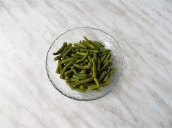 название картинки Салат из стручковой фасоли с мидиями