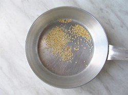 название картинки Салат из стручковой фасоли с мидиями