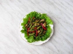 название картинки Салат из стручковой фасоли с мидиями