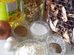 Салат из сушеной баклажановой кожуры - шаг 1