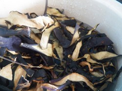 Салат из сушеной баклажановой кожуры - шаг 3