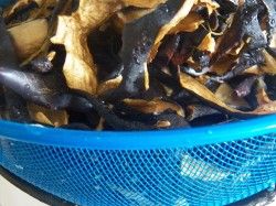 Салат из сушеной баклажановой кожуры - шаг 4