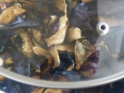 Салат из сушеной баклажановой кожуры - шаг 5