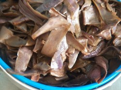 Салат из сушеной баклажановой кожуры - шаг 8