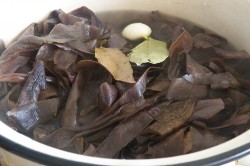 Салат из сушеной баклажановой кожуры - шаг 10