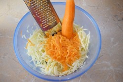 название картинки Салат из свежей моркови с капустой и уксусом