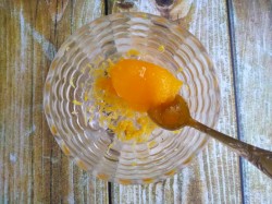 Салат из свежей моркови с айвой мандаринами медом