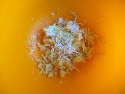 Салат из свежей моркови с айвой мандаринами медом