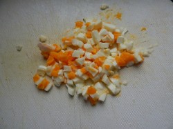 Салат из свежих огурцов и яиц