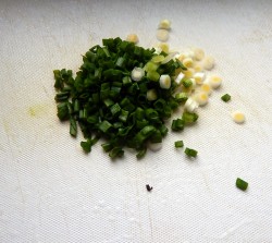 Салат из свежих огурцов и яиц