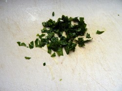 Салат из свежих огурцов и яиц