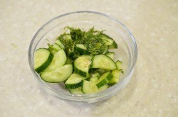 название картинки Салат из свежих огурцов в сметане