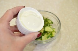 название картинки Салат из свежих огурцов в сметане