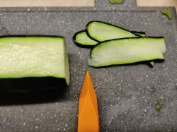 название картинки Салат из свежих сырых кабачков