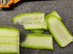 название картинки Салат из свежих сырых кабачков