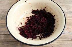 Салат из свеклы и моркови с сыром