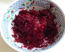 название картинки Салат из свеклы с изюмом