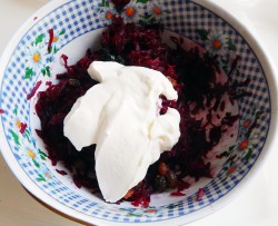 название картинки Салат из свеклы с изюмом