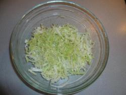 название картинки Салат из свежей капусты и огурцов с яйцом