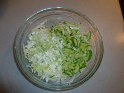 название картинки Салат из свежей капусты и огурцов с яйцом
