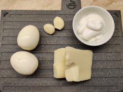 название картинки Салат яйца с сыром и чесноком