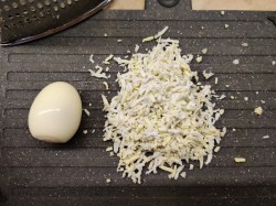 название картинки Салат яйца с сыром и чесноком