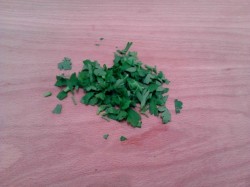 Салат из сыра с чесноком и яйцом и плавленный сыр